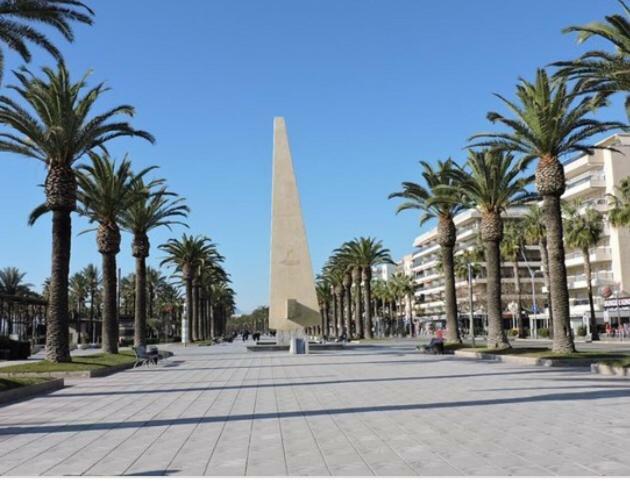 Bonito Y Acogedor Apartamento Con Fibra Salou Luaran gambar